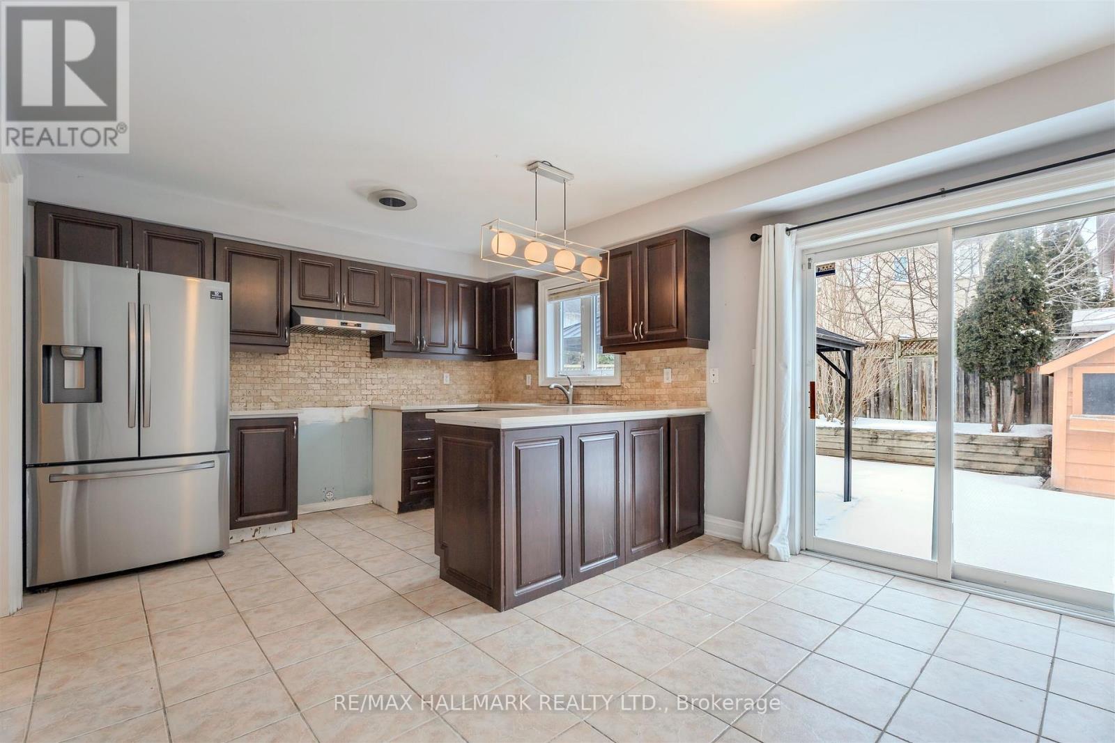 241 Featherstone Road, Milton, Ontario  L9T 7C3 - Photo 8 - W12794340