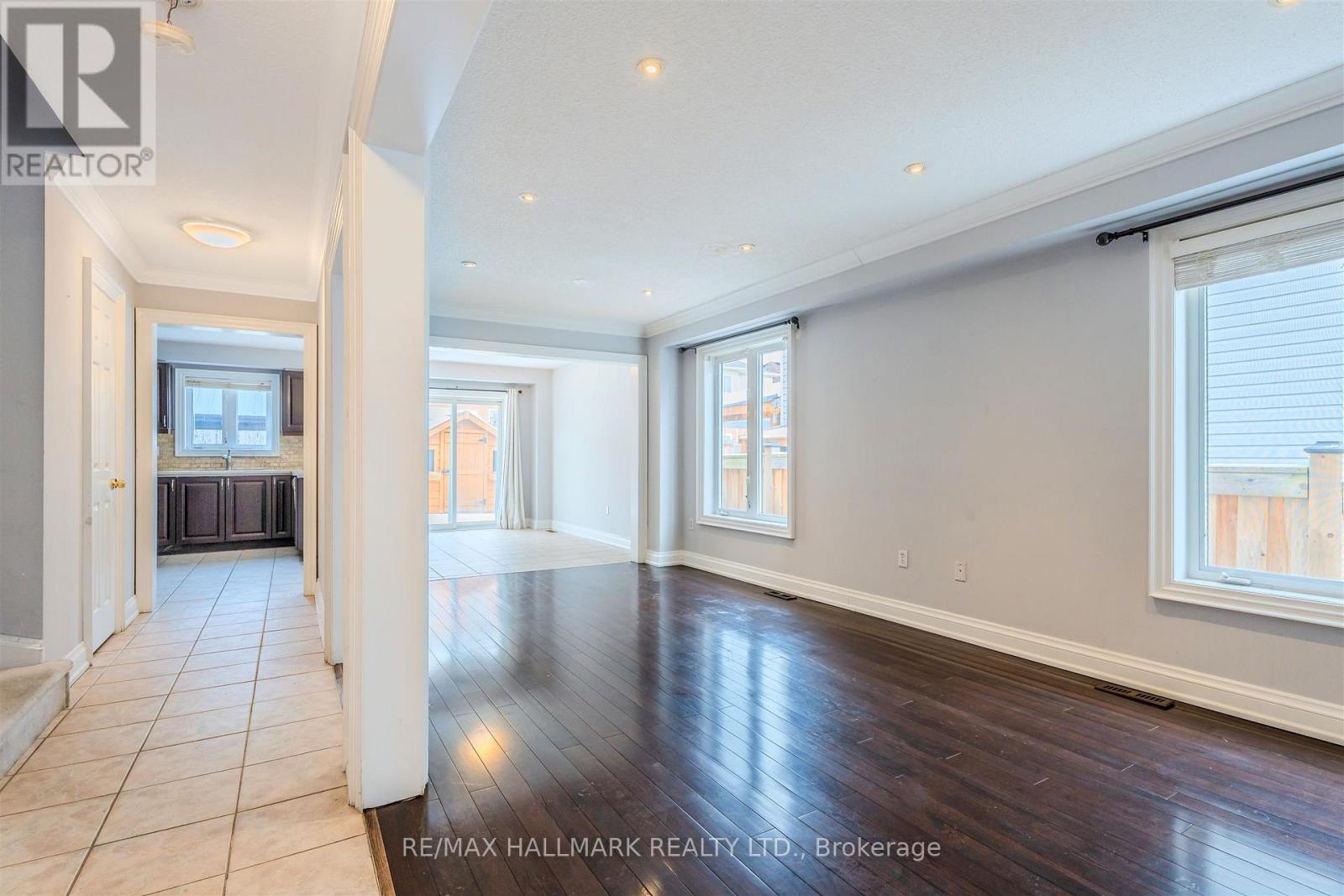 241 Featherstone Road, Milton, Ontario  L9T 7C3 - Photo 5 - W12794340