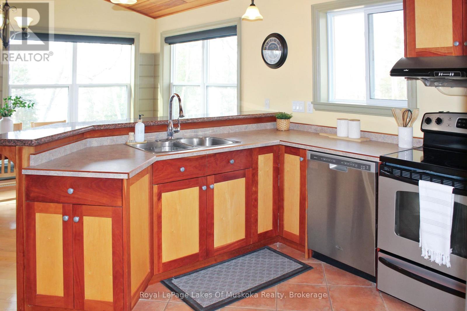 1136 Lakeside Trail, Magnetawan, Ontario  P0A 1P0 - Photo 8 - X12821834