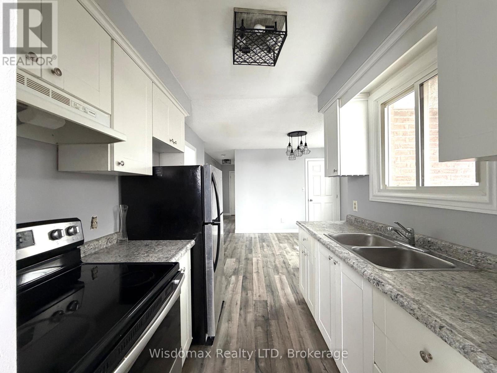 7 Kirk Street, St. Catharines, Ontario  L2S 1B8 - Photo 2 - X12820596