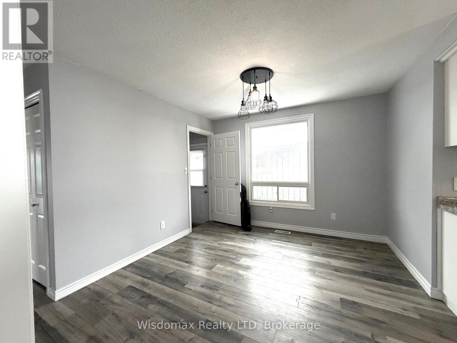 7 Kirk Street, St. Catharines, Ontario  L2S 1B8 - Photo 3 - X12820596