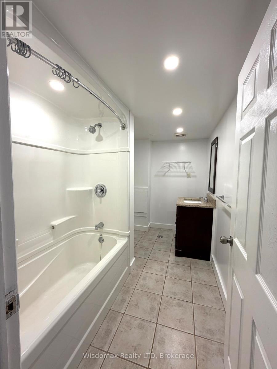 7 Kirk Street, St. Catharines, Ontario  L2S 1B8 - Photo 12 - X12820732