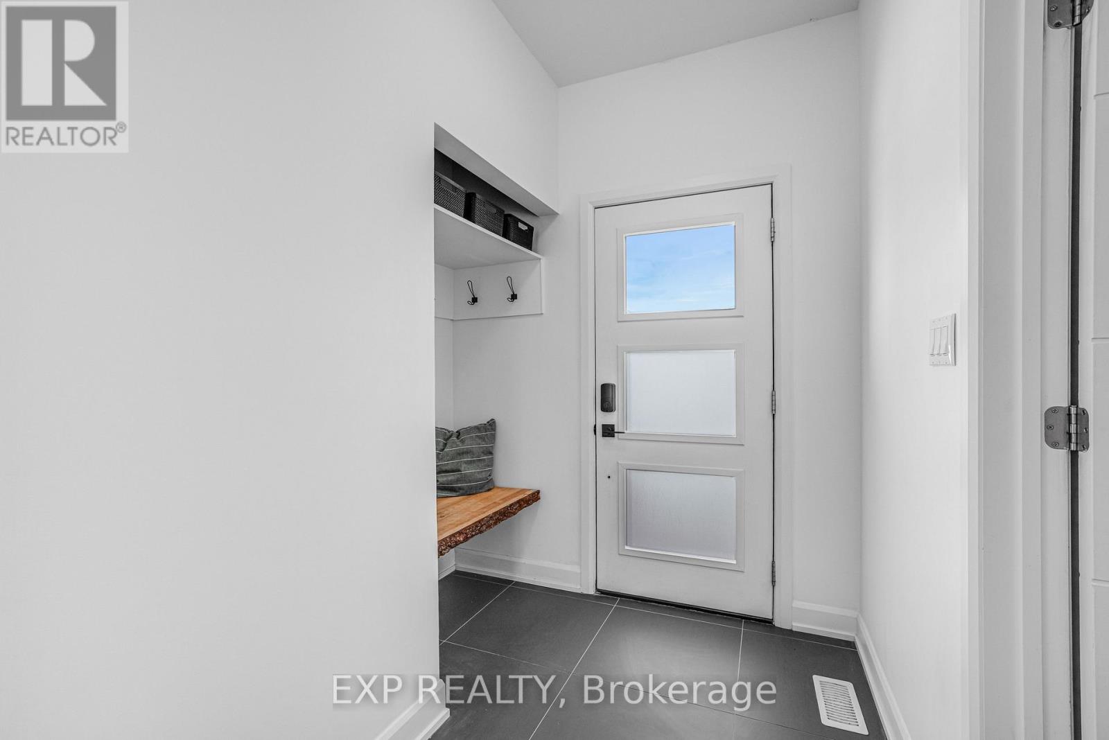 441 Arora Crescent, North Dundas, Ontario  K0C 2K0 - Photo 4 - X12821892