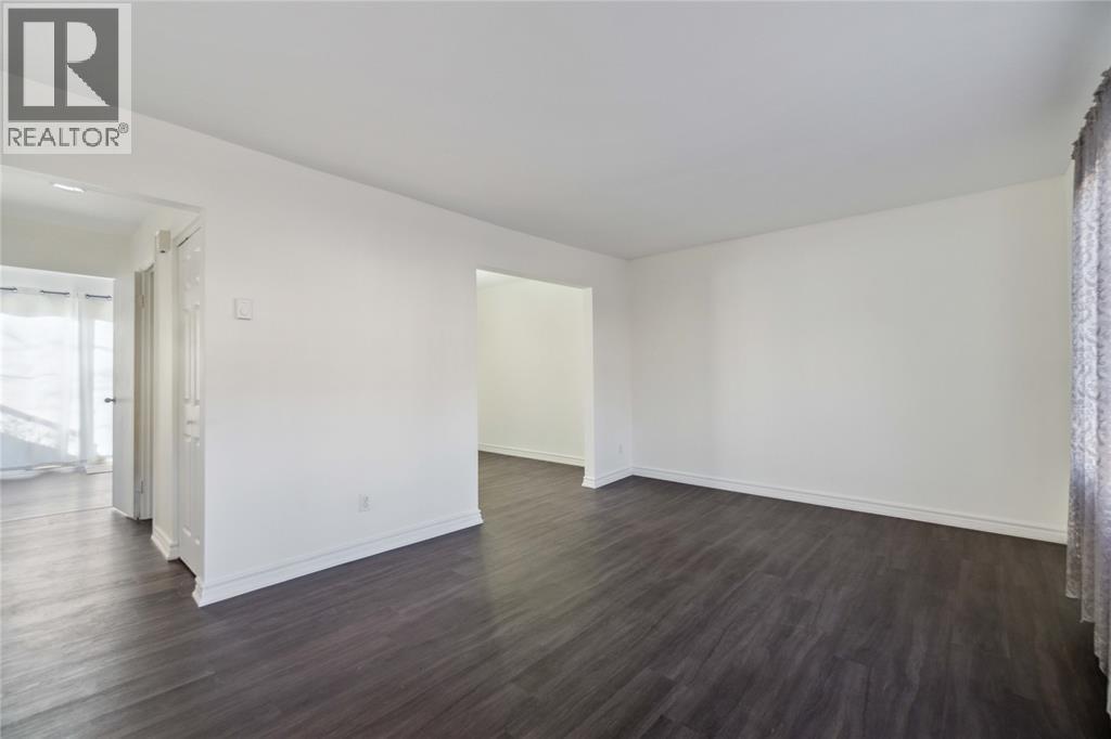 885 Carleton Place, Sarnia, Ontario  N7T 3V8 - Photo 2 - 26004013