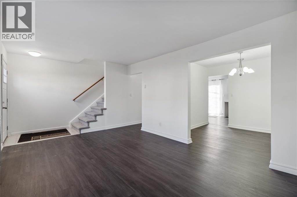 885 Carleton Place, Sarnia, Ontario  N7T 3V8 - Photo 3 - 26004013