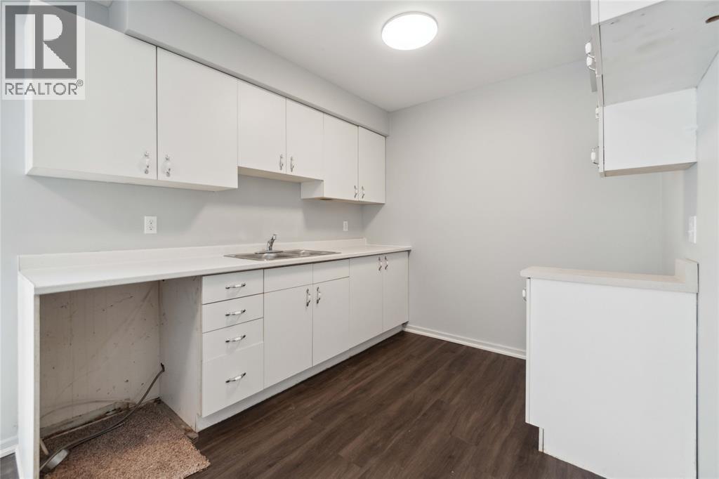 885 Carleton Place, Sarnia, Ontario  N7T 3V8 - Photo 9 - 26004013