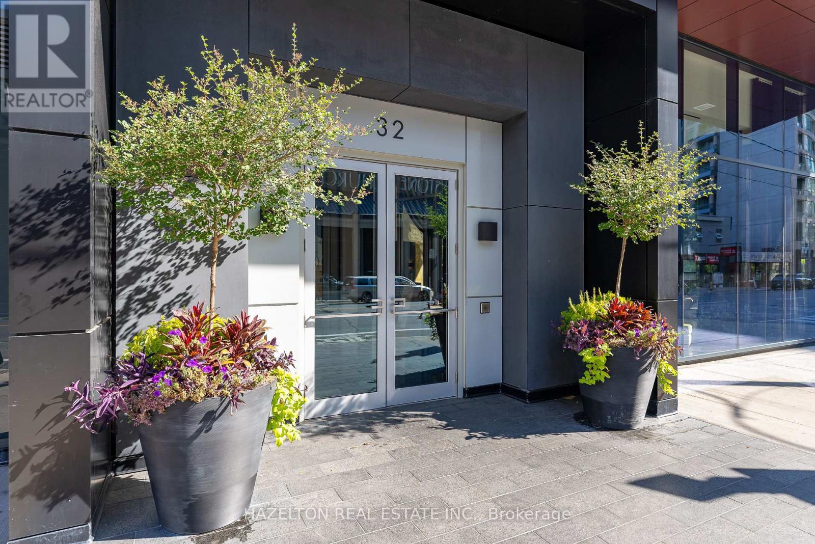 2201 - 32 Davenport Road, Toronto (Annex), Ontario  M5R 1H3 - Photo 2 - C12821782