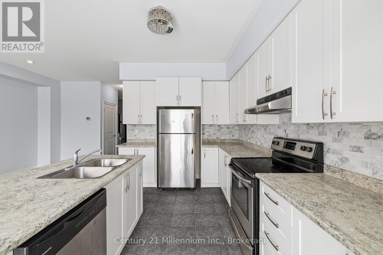 110 Sandy Coast Crescent, Wasaga Beach, Ontario  L9Z 0G1 - Photo 11 - S12816296