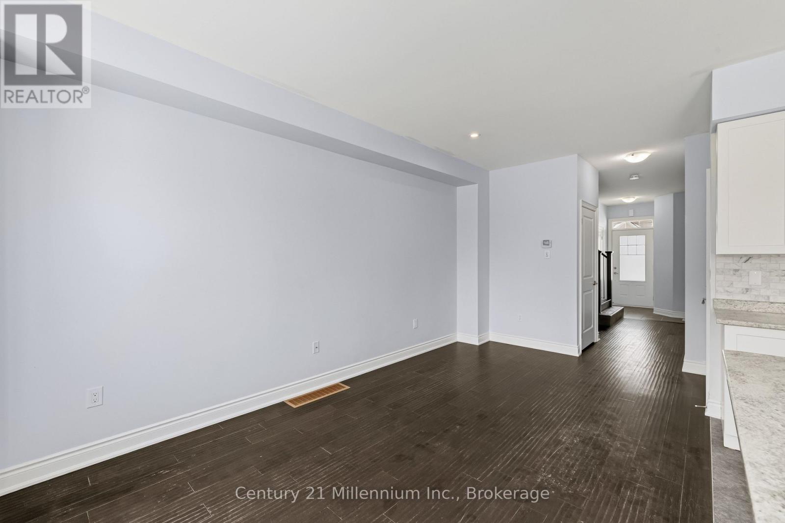 110 Sandy Coast Crescent, Wasaga Beach, Ontario  L9Z 0G1 - Photo 5 - S12816296