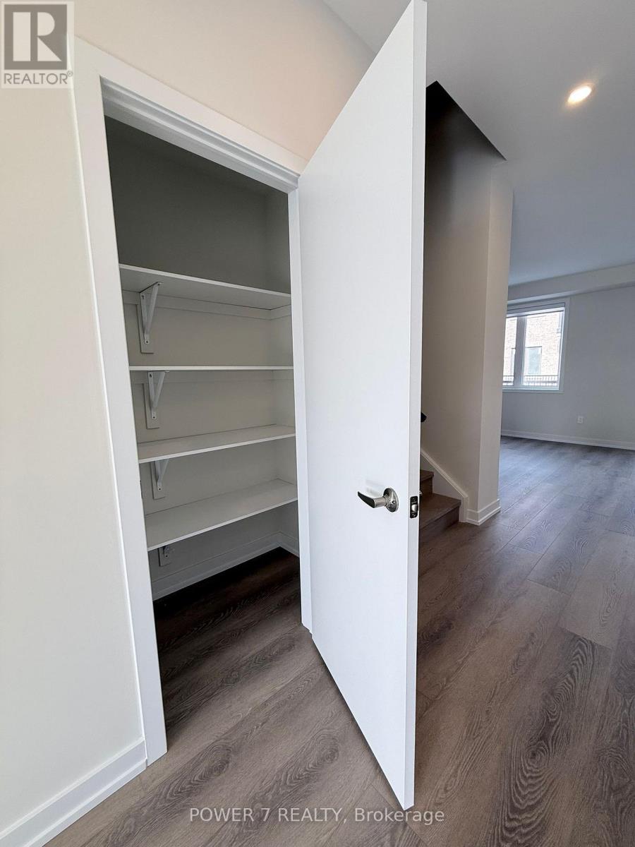 11 Victor Metcaf Lane, Richmond Hill, Ontario  L4B 0J7 - Photo 13 - N12821810