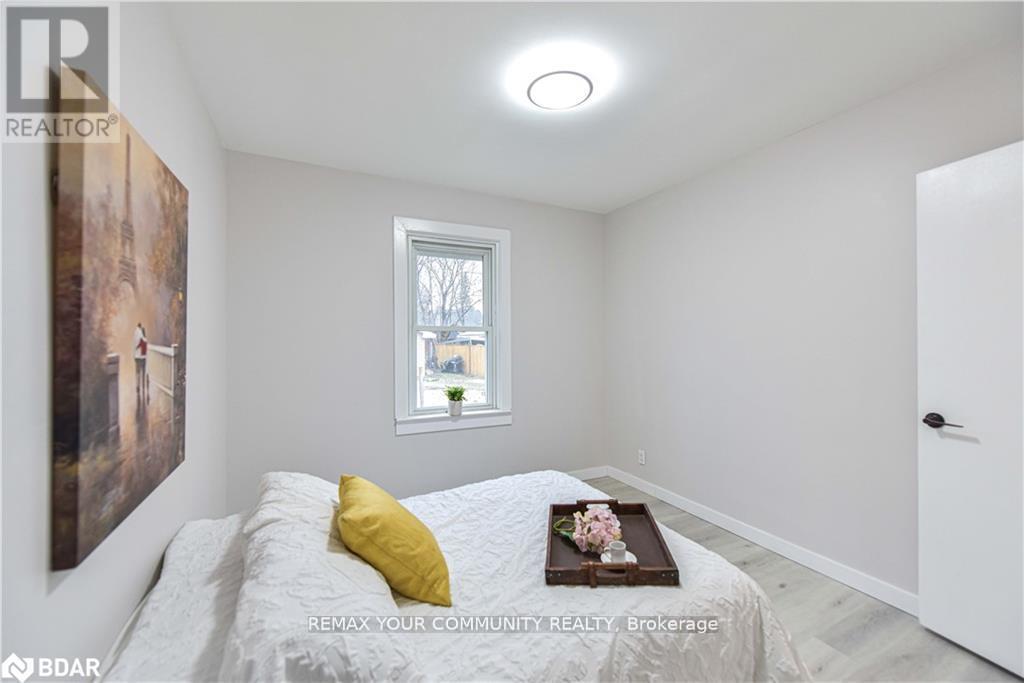 17 Champlain Street, Orillia, Ontario  L3V 2G6 - Photo 14 - S12821878