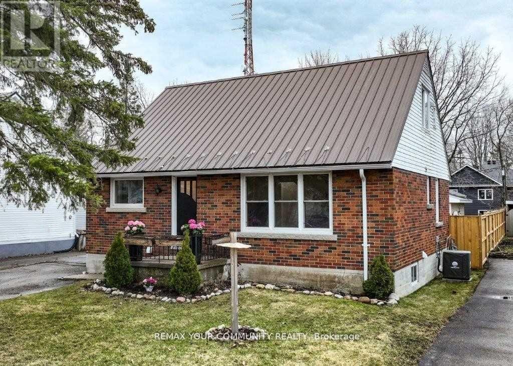 17 Champlain Street, Orillia, Ontario  L3V 2G6 - Photo 3 - S12821878