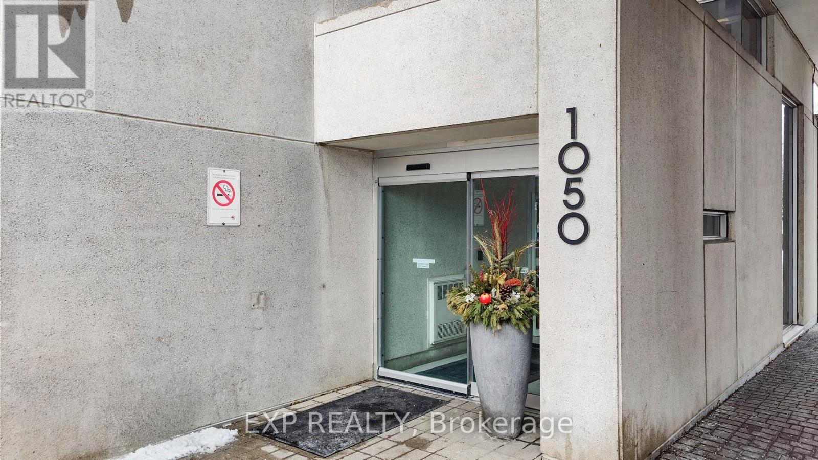 811 - 1050 The Queensway, Toronto, Ontario  M8Z 0A8 - Photo 3 - W12821776