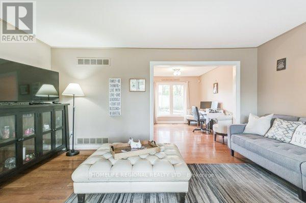 2557 Brasilia Circle, Mississauga, Ontario  L5N 2E9 - Photo 6 - W12821784