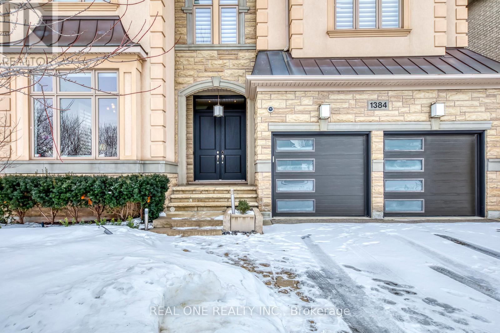 1384 Pinery Crescent, Oakville (Jc Joshua Creek), Ontario  L6H 7J7 - Photo 3 - W12821838