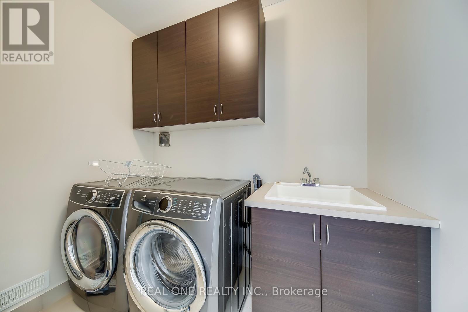 1384 Pinery Crescent, Oakville (Jc Joshua Creek), Ontario  L6H 7J7 - Photo 36 - W12821838