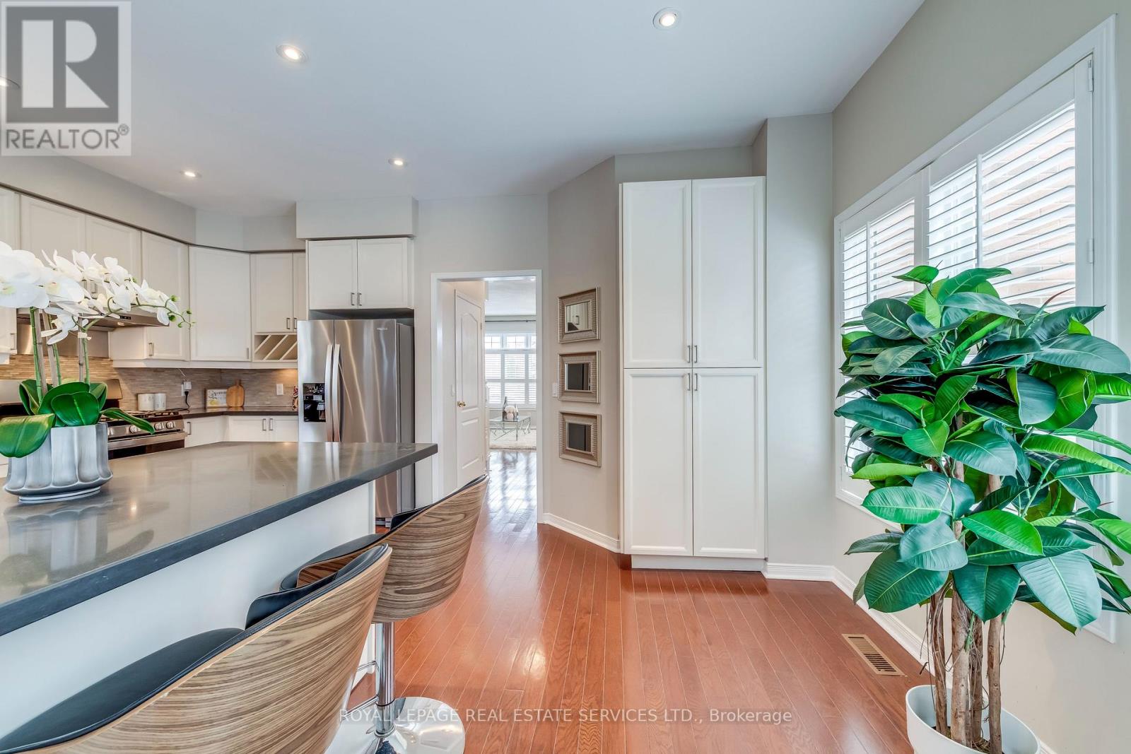 223 Lexington Road, Oakville, Ontario  L6H 6L5 - Photo 10 - W12821846