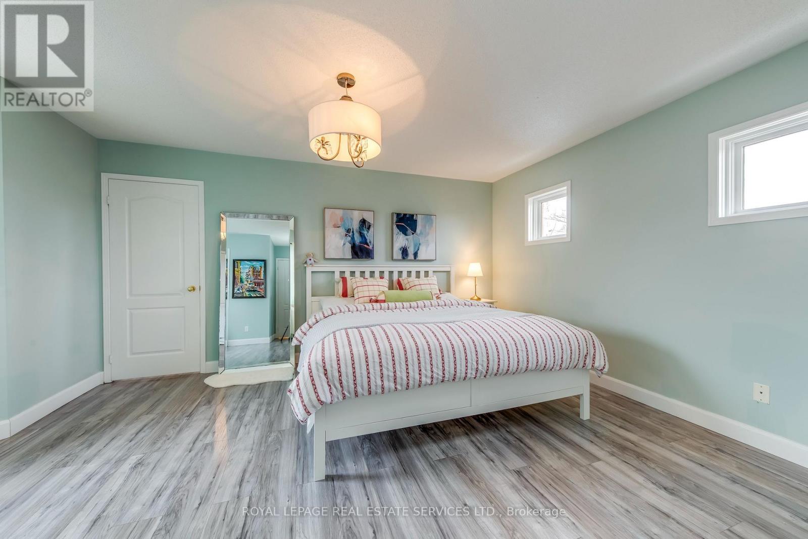 223 Lexington Road, Oakville, Ontario  L6H 6L5 - Photo 17 - W12821846