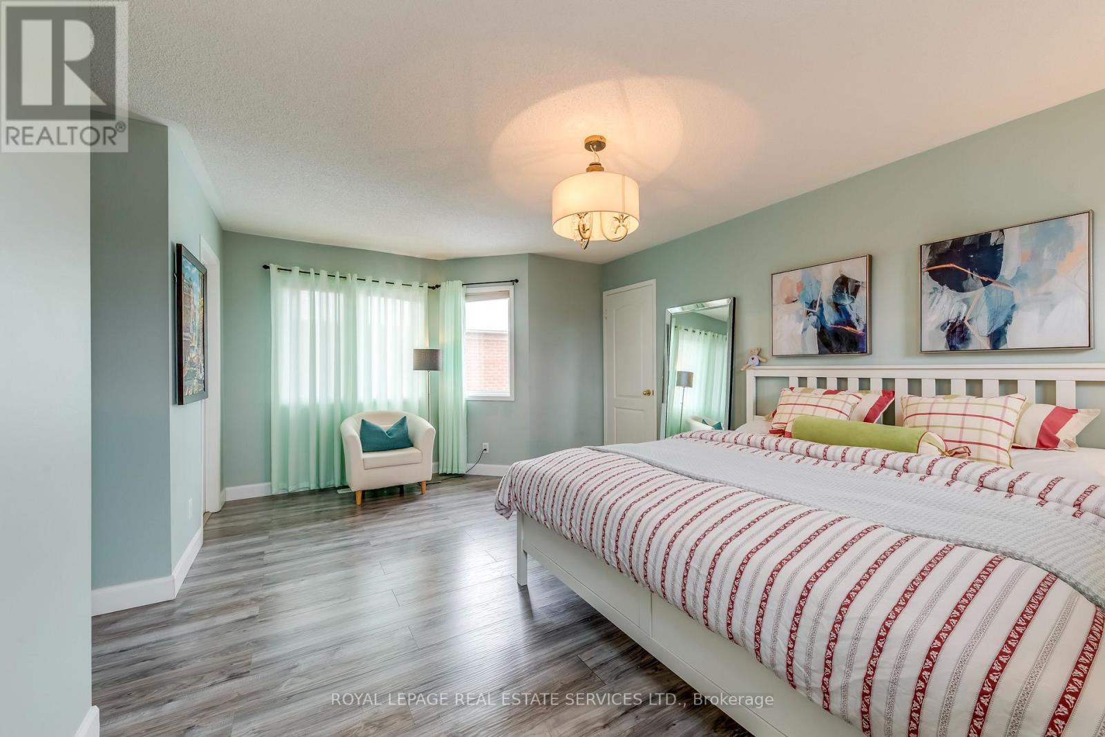 223 Lexington Road, Oakville, Ontario  L6H 6L5 - Photo 18 - W12821846