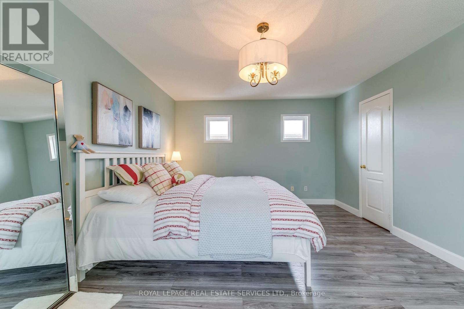 223 Lexington Road, Oakville, Ontario  L6H 6L5 - Photo 19 - W12821846