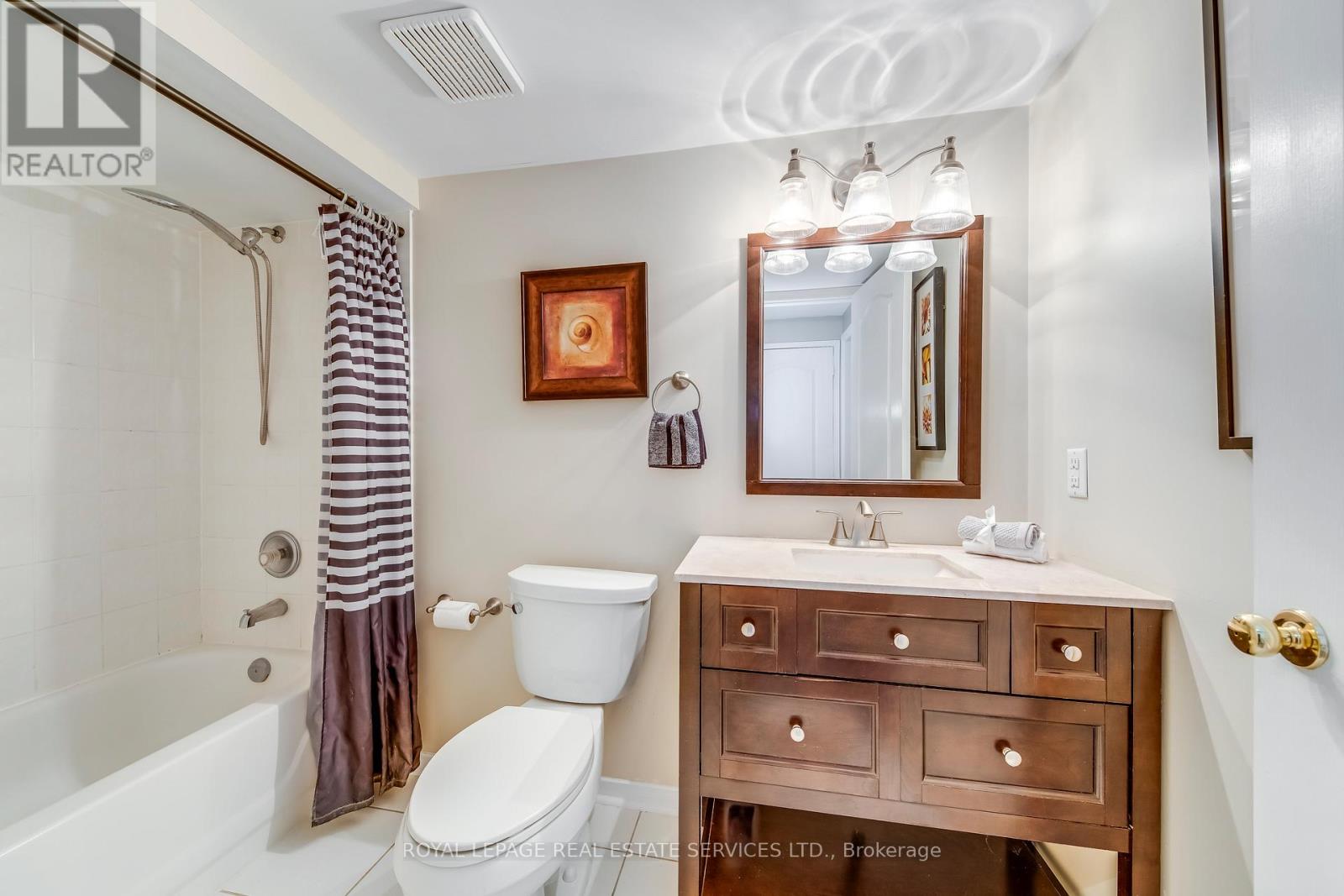 223 Lexington Road, Oakville, Ontario  L6H 6L5 - Photo 33 - W12821846