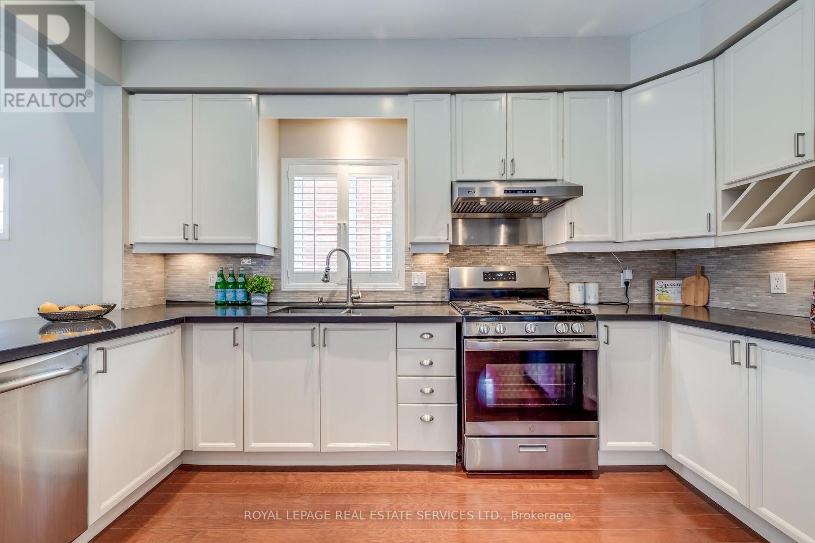 223 Lexington Road, Oakville, Ontario  L6H 6L5 - Photo 7 - W12821846