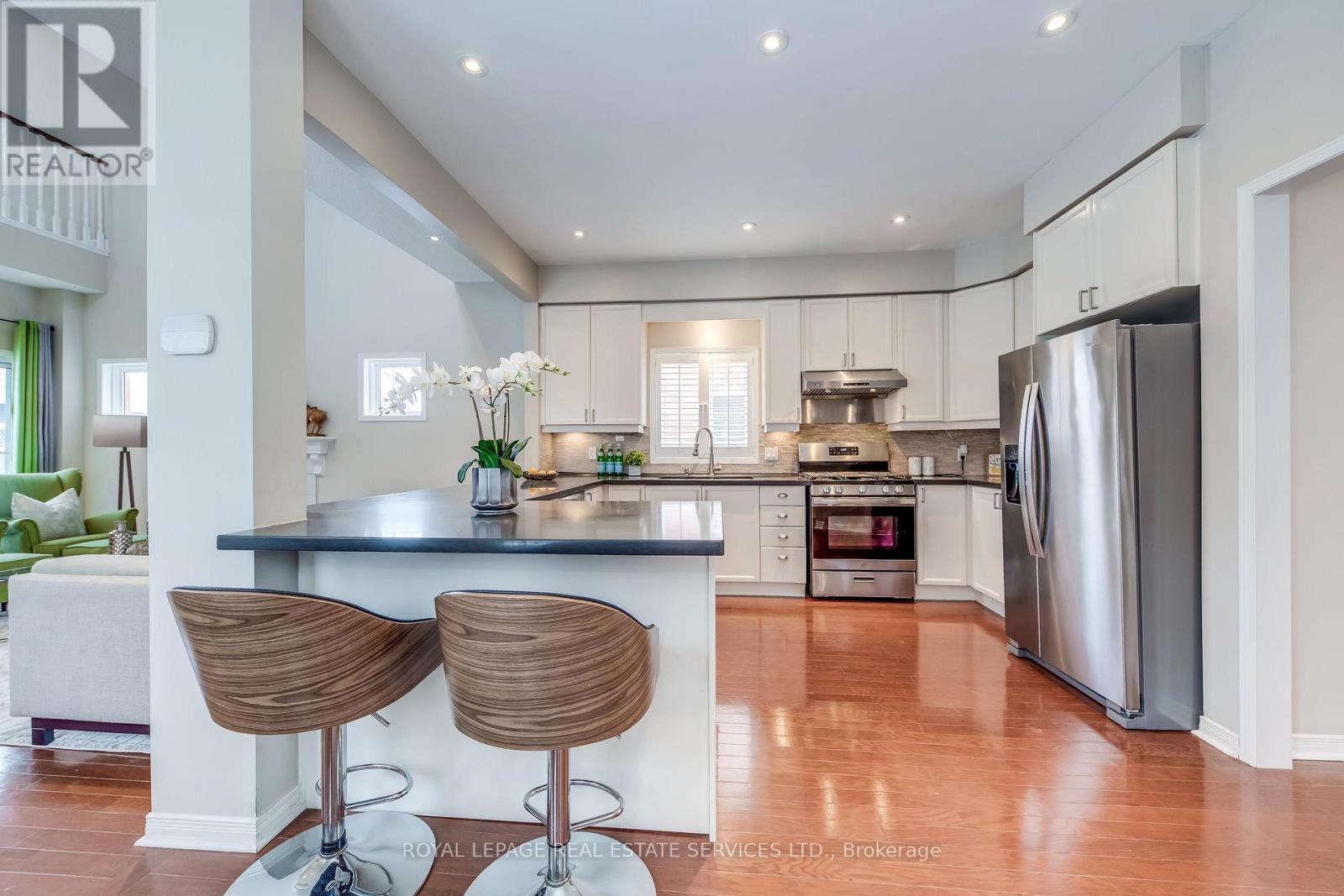 223 Lexington Road, Oakville, Ontario  L6H 6L5 - Photo 9 - W12821846