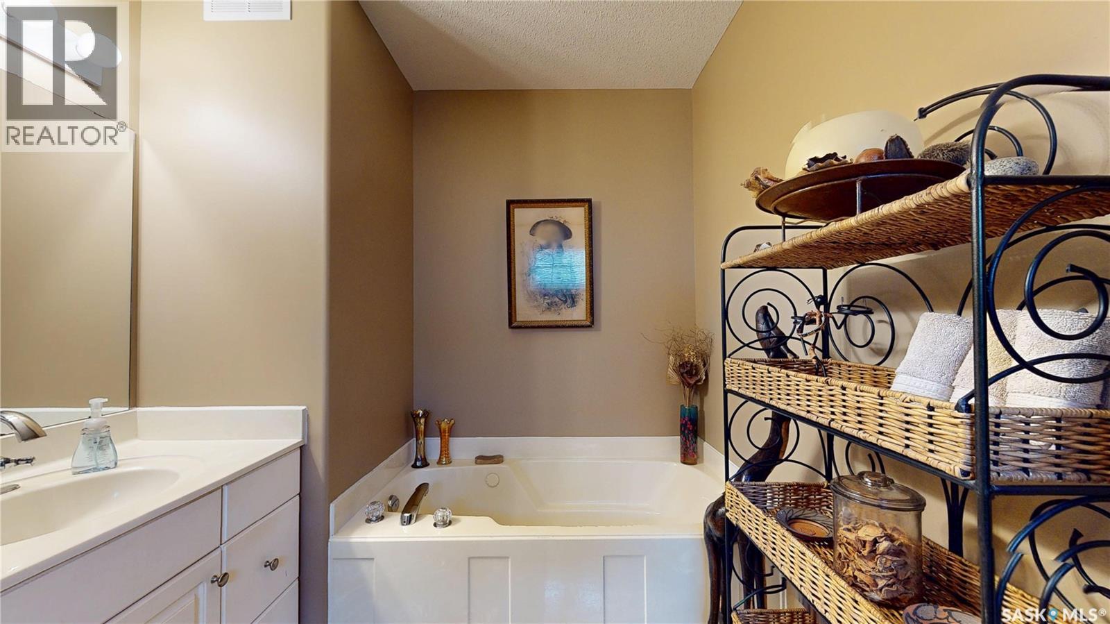 10562 Wascana Estates, Regina, Saskatchewan  S4V 2X1 - Photo 25 - SK029180