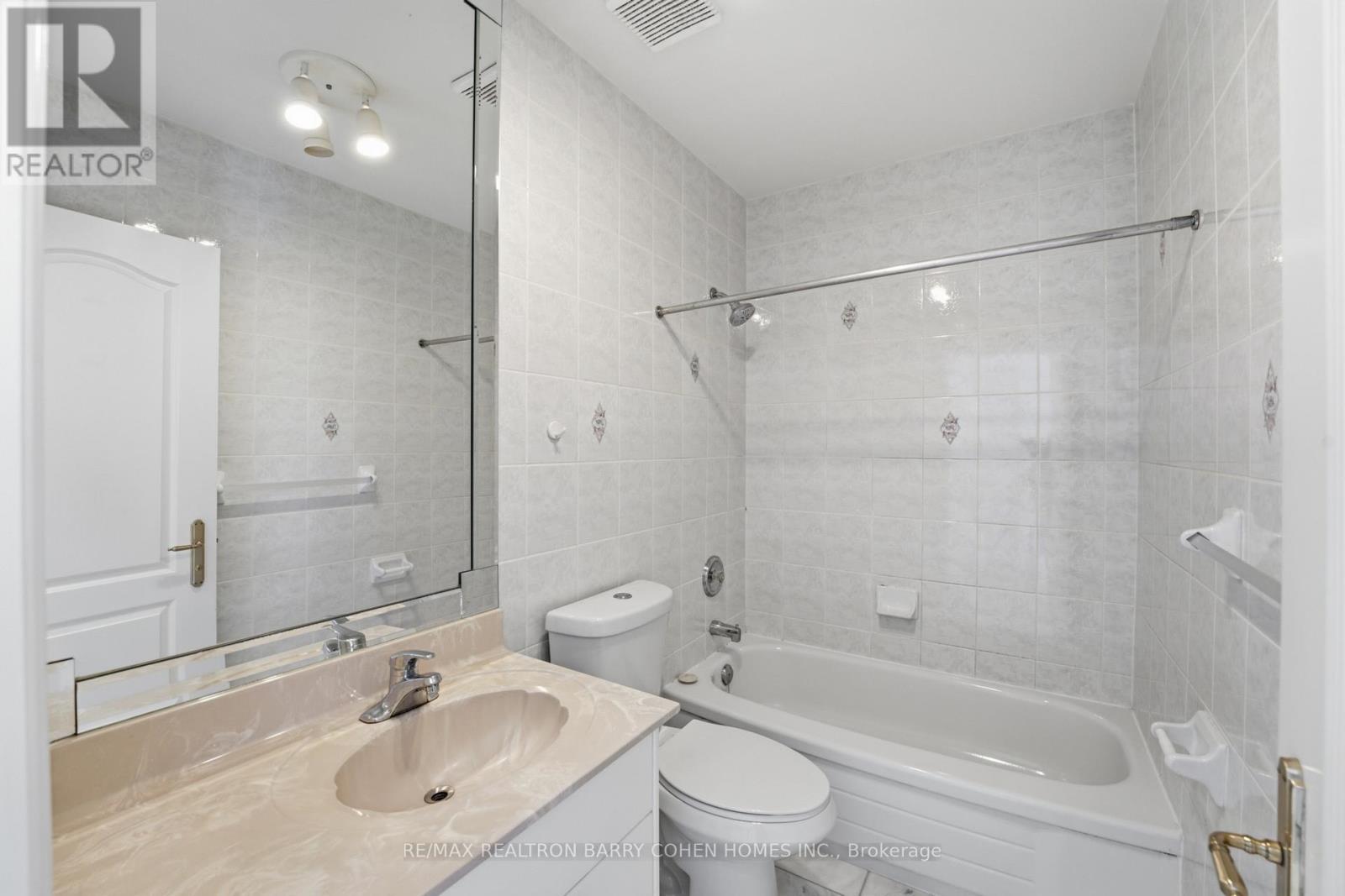 19 Risebrough Avenue, Toronto, Ontario  M2M 2E2 - Photo 34 - C12820426