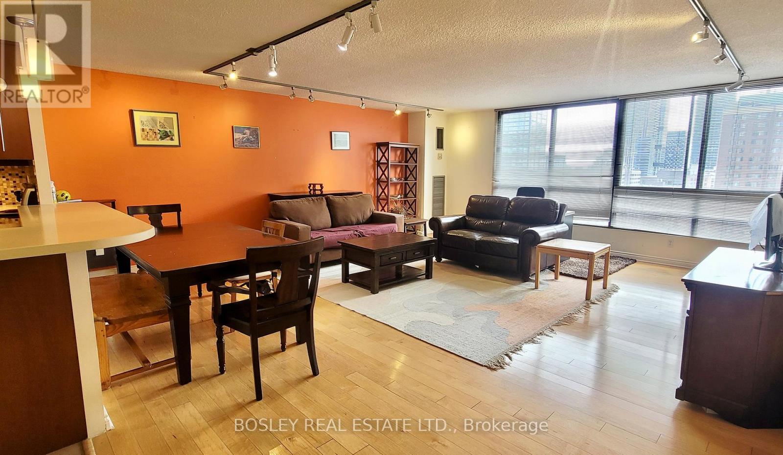 1606 - 77 Carlton Street, Toronto, Ontario  M5B 2J7 - Photo 2 - C12820454