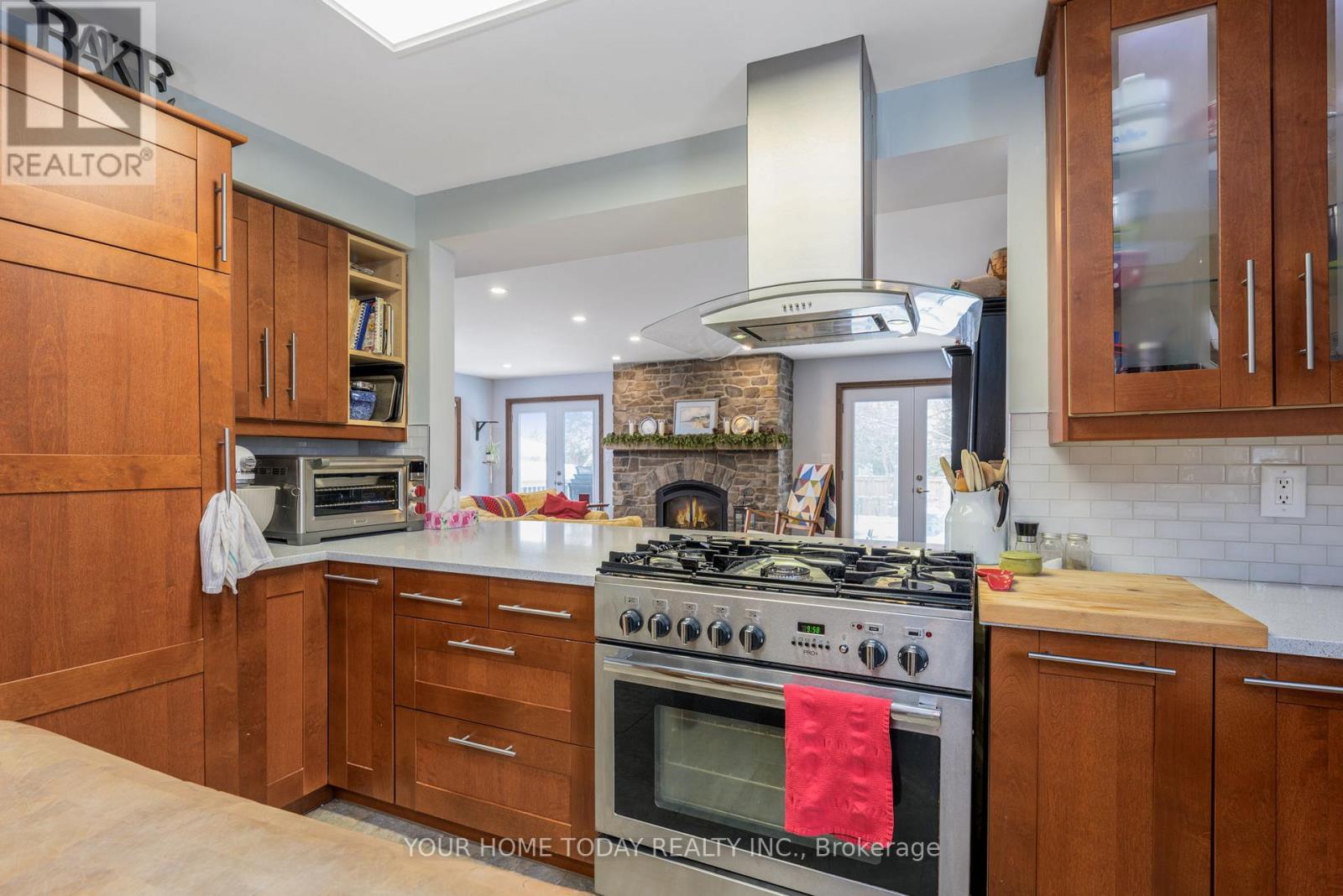 20 Elgin Street, Halton Hills, Ontario  L7G 3M3 - Photo 13 - W12805924