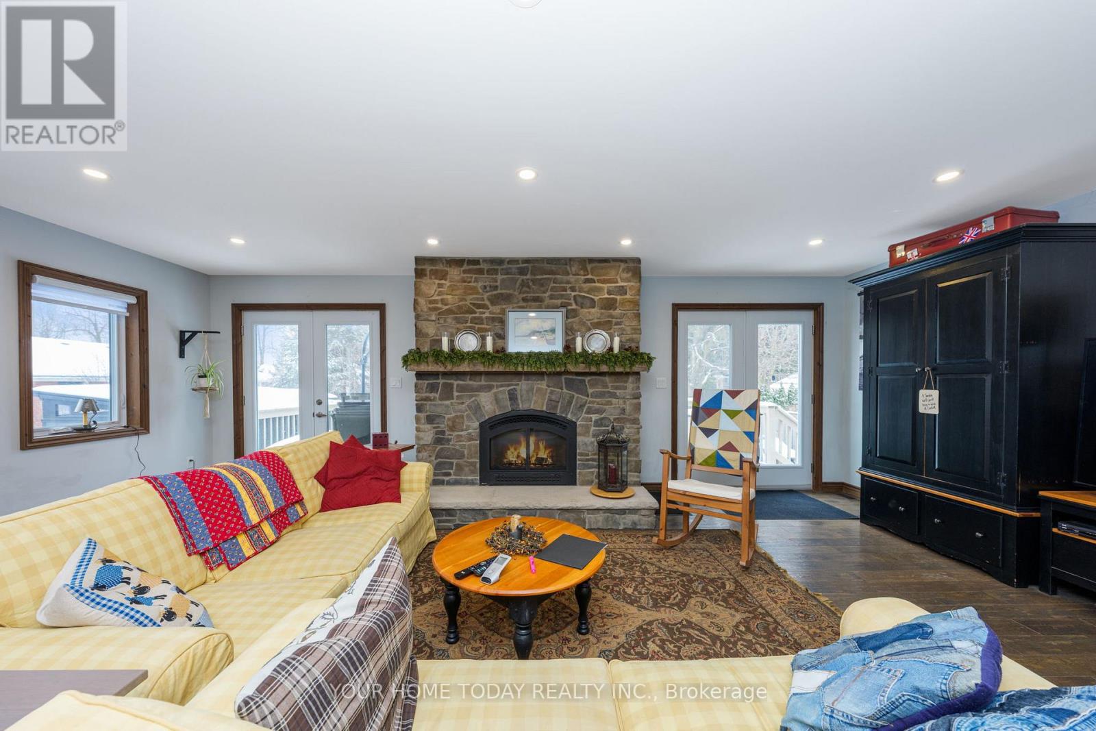 20 Elgin Street, Halton Hills, Ontario  L7G 3M3 - Photo 17 - W12805924