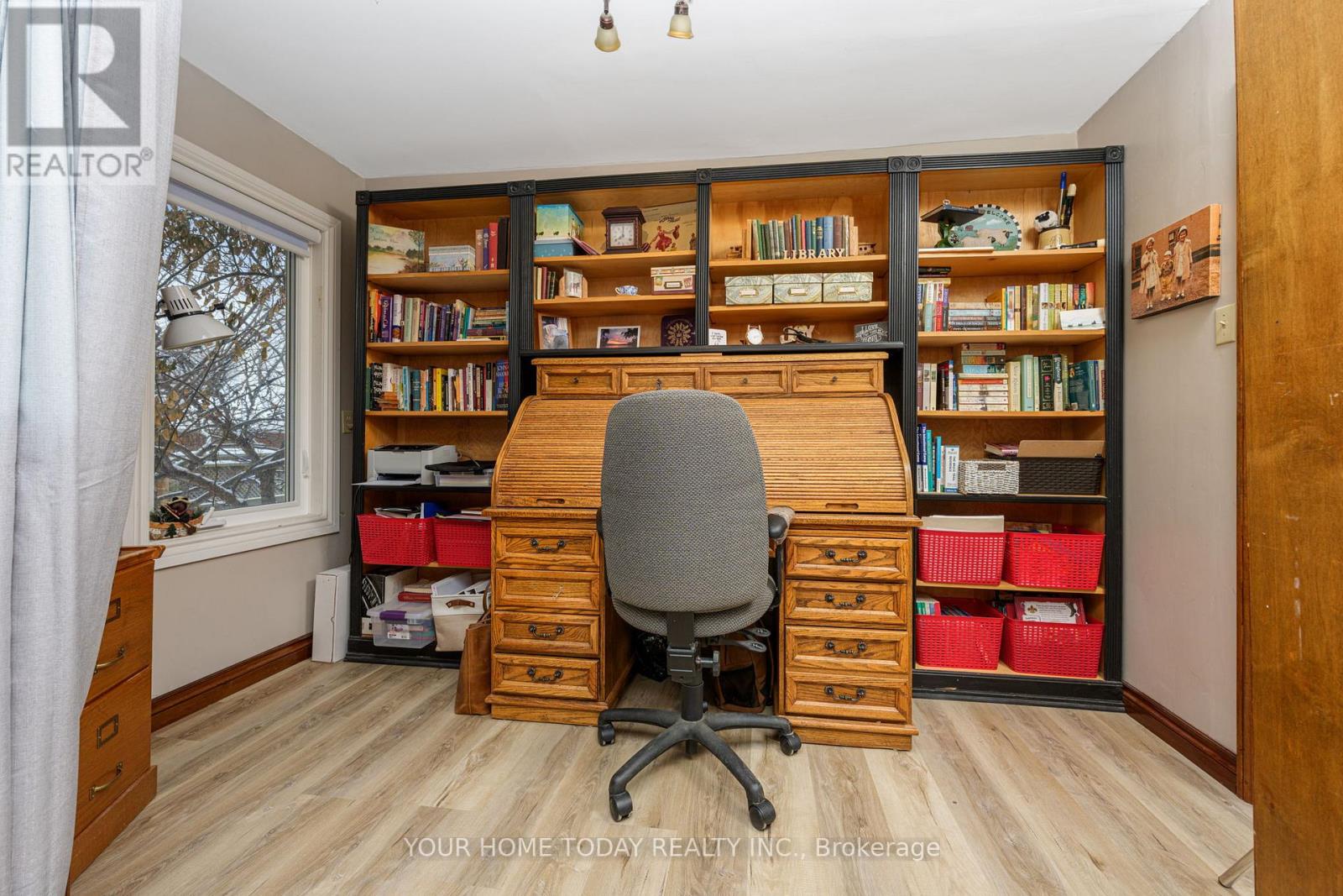 20 Elgin Street, Halton Hills, Ontario  L7G 3M3 - Photo 10 - W12805924