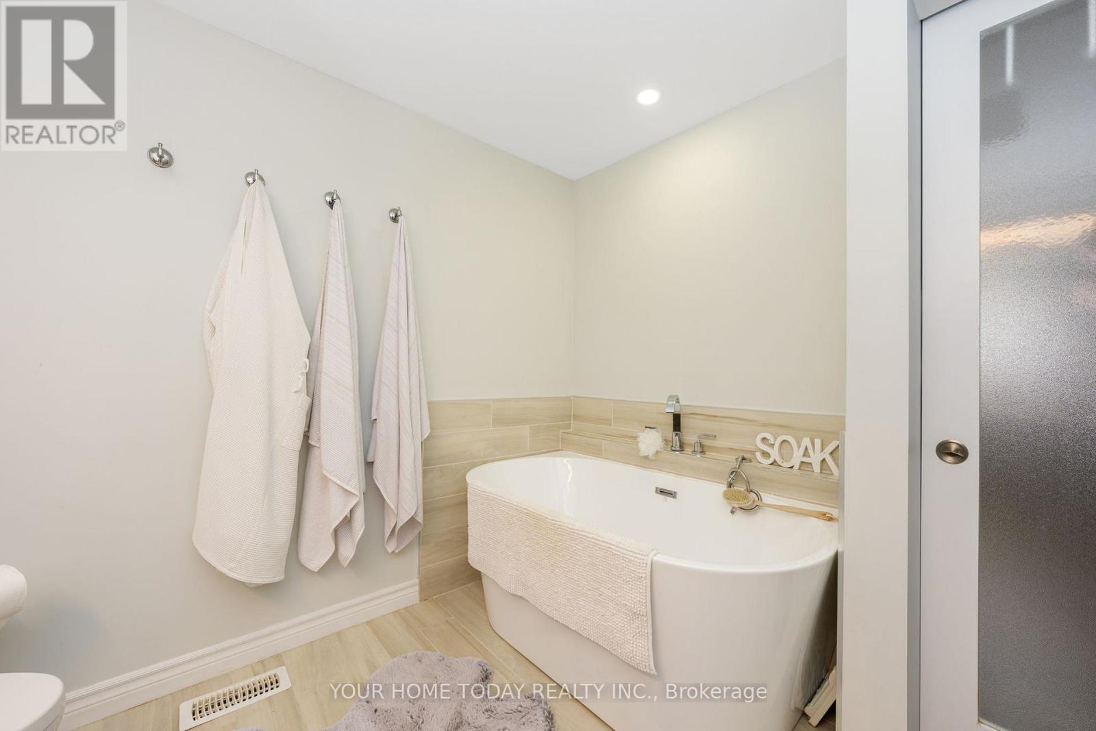 20 Elgin Street, Halton Hills, Ontario  L7G 3M3 - Photo 26 - W12805924