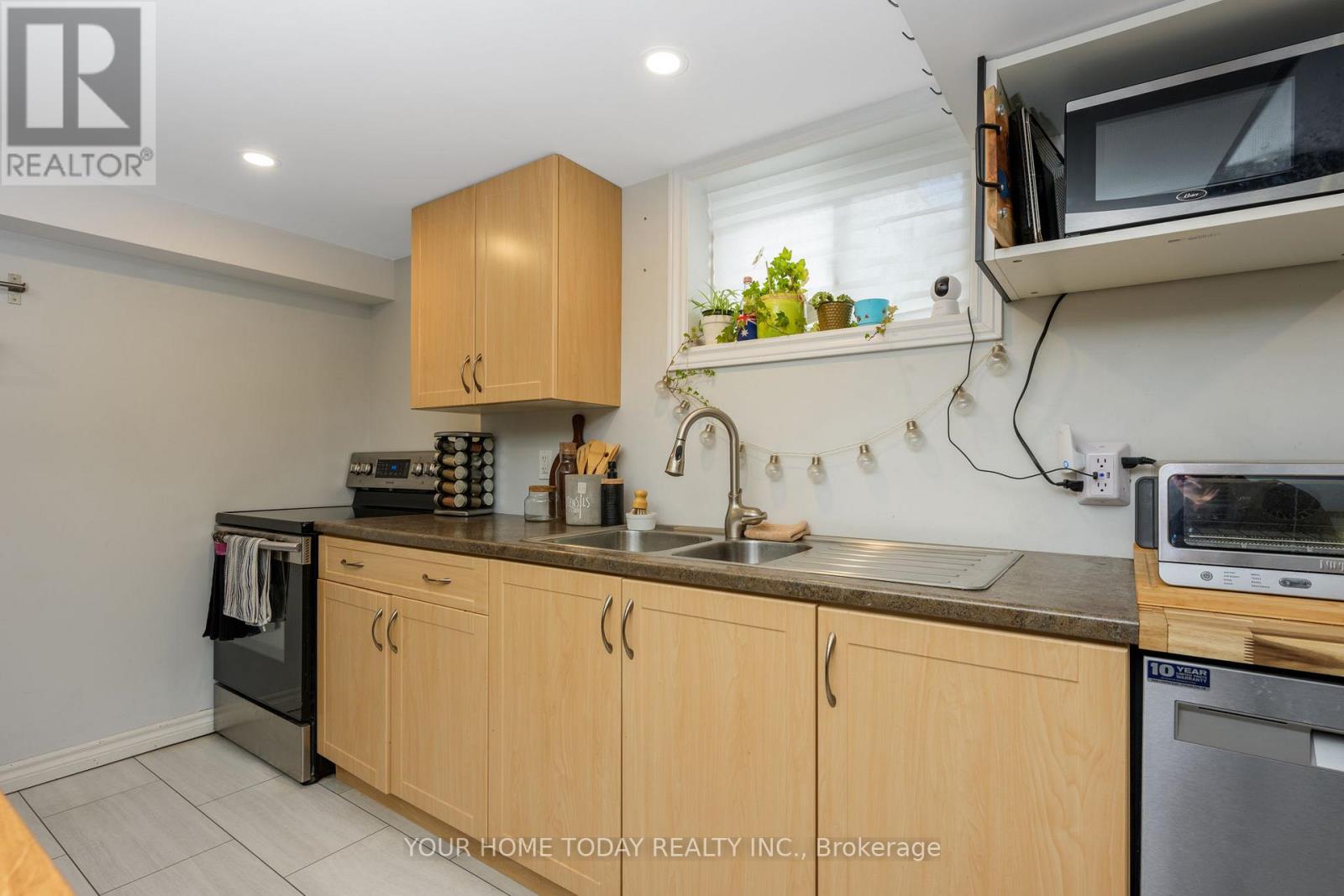 20 Elgin Street, Halton Hills, Ontario  L7G 3M3 - Photo 33 - W12805924