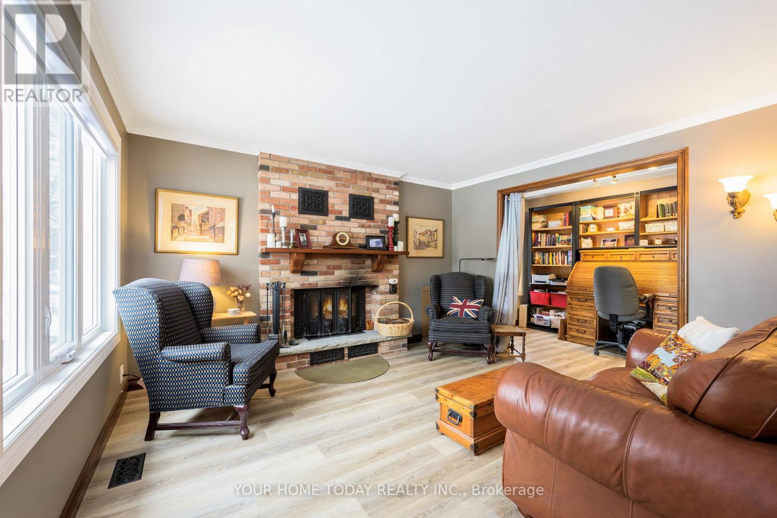 20 Elgin Street, Halton Hills, Ontario  L7G 3M3 - Photo 7 - W12805924