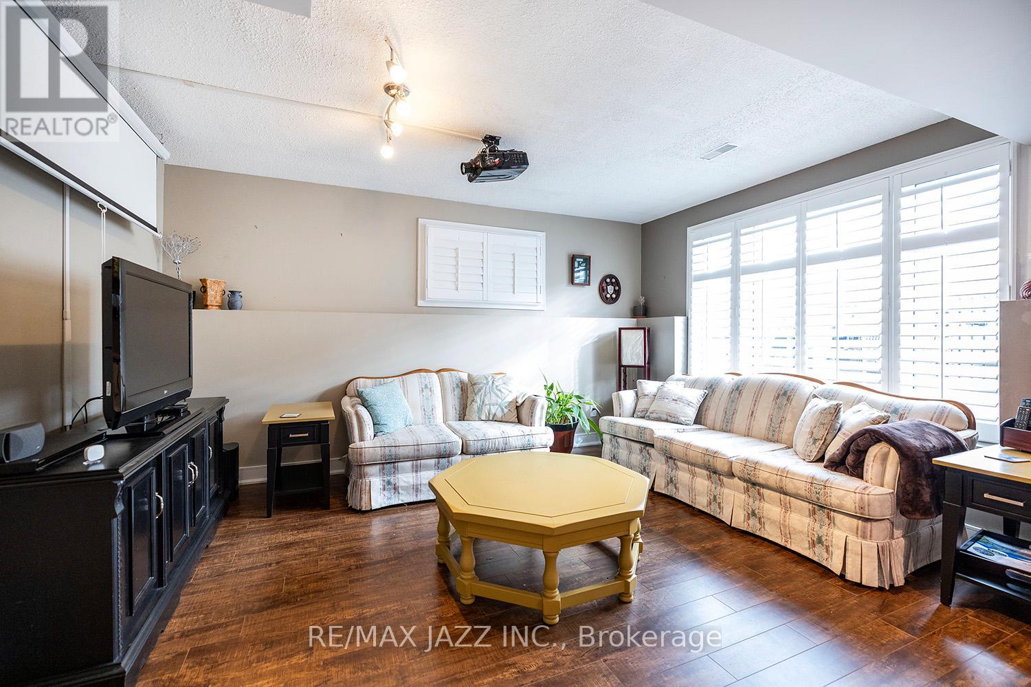 801 Tarn Court, Oshawa (Mclaughlin), Ontario  L1J 7C9 - Photo 5 - E12821970