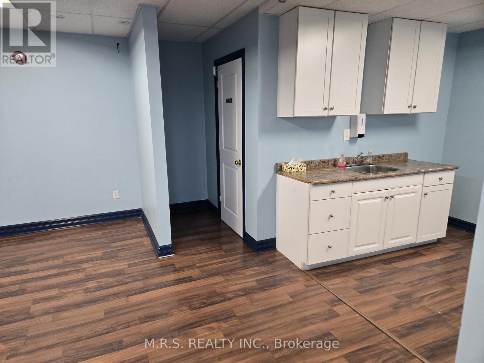 2nd Flr - 2152 Danforth Avenue, Toronto, Ontario  M4C 1K3 - Photo 9 - E12712316