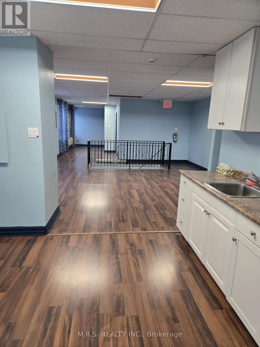 2nd Flr - 2152 Danforth Avenue, Toronto, Ontario  M4C 1K3 - Photo 13 - E12712316