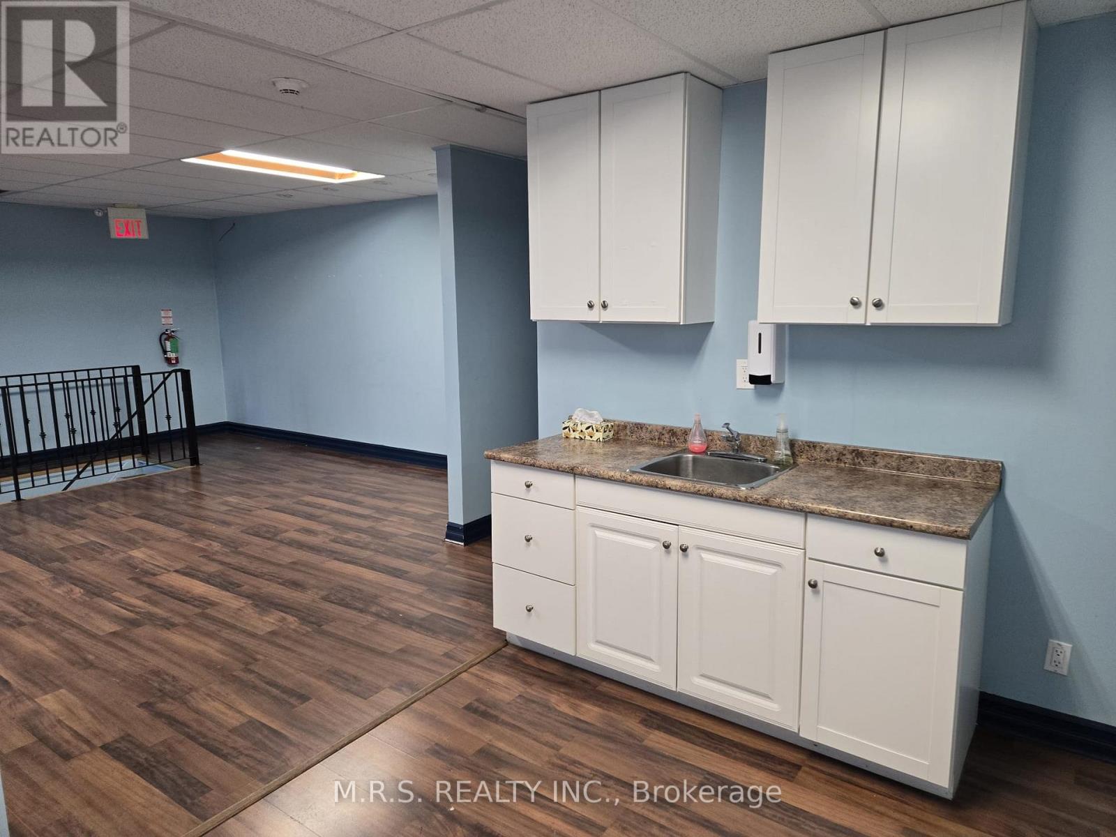 2nd Flr - 2152 Danforth Avenue, Toronto, Ontario  M4C 1K3 - Photo 11 - E12712316