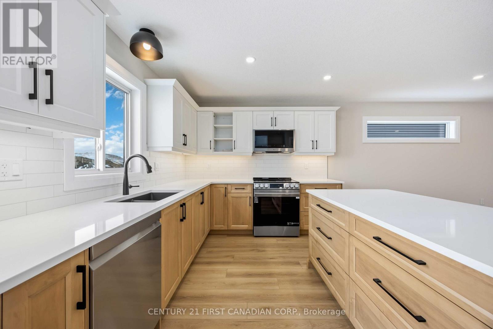 639 Ketter Way, Plympton-Wyoming, Ontario  N0N 1T0 - Photo 18 - X12606090