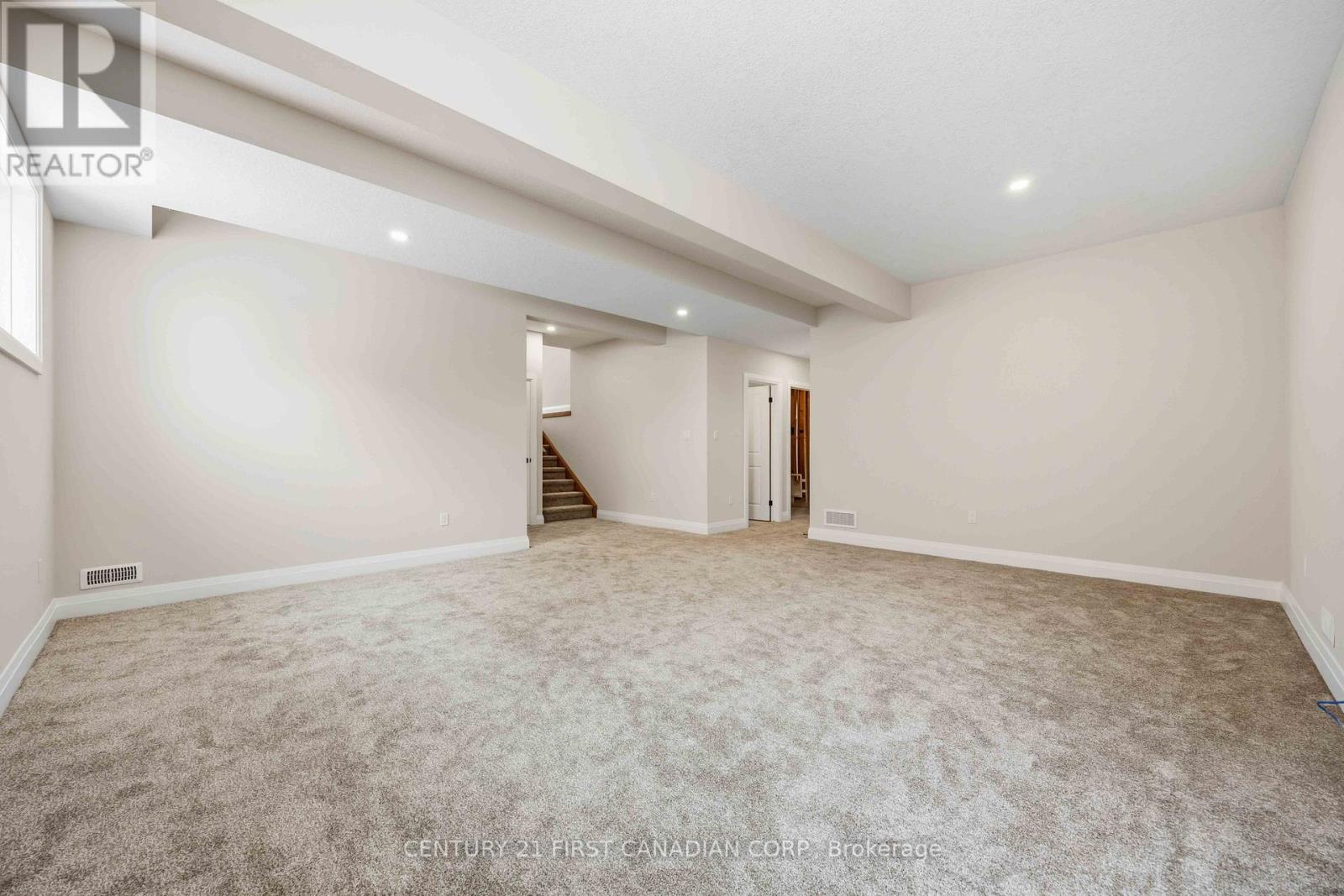 639 Ketter Way, Plympton-Wyoming, Ontario  N0N 1T0 - Photo 35 - X12606090