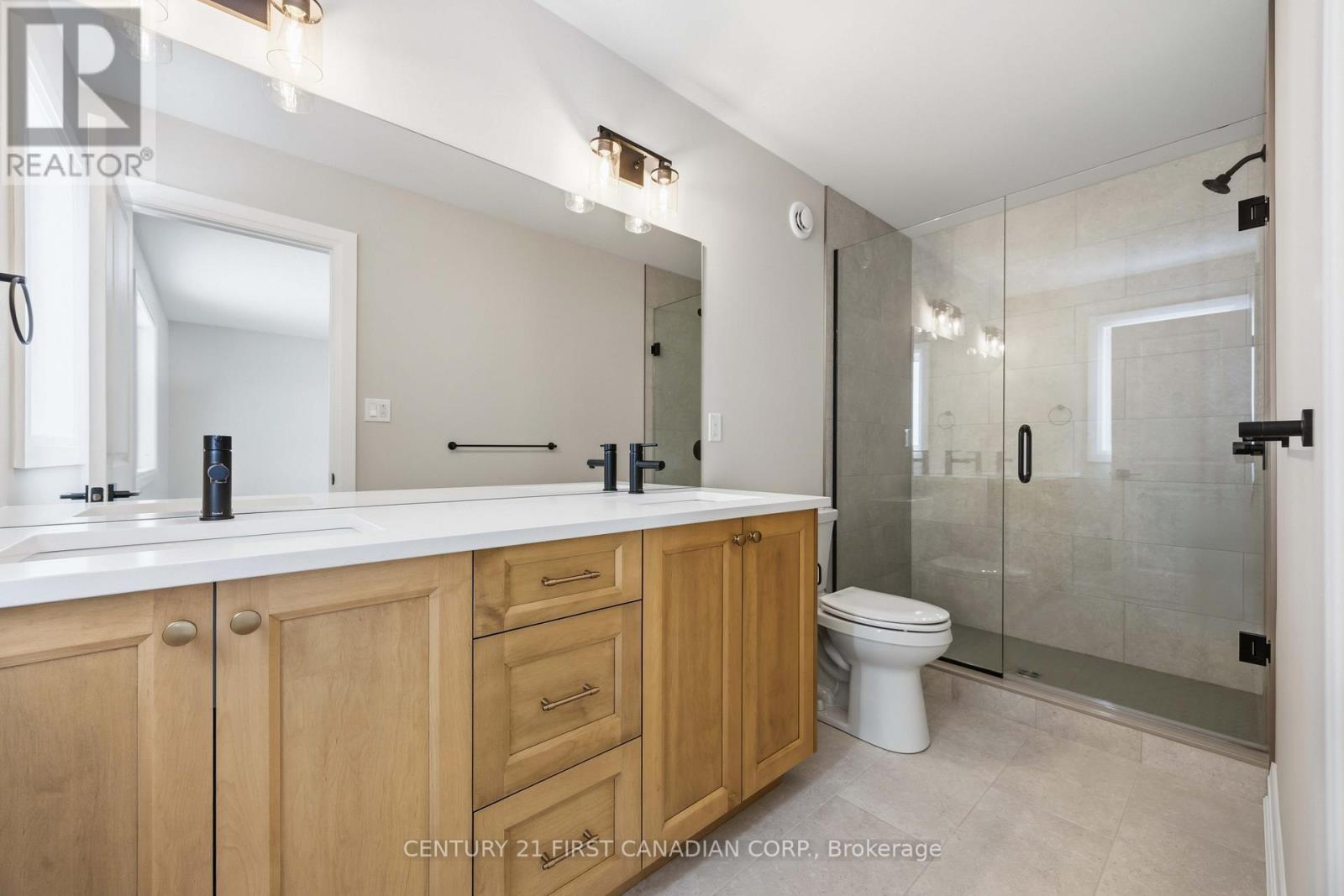 639 Ketter Way, Plympton-Wyoming, Ontario  N0N 1T0 - Photo 32 - X12606090