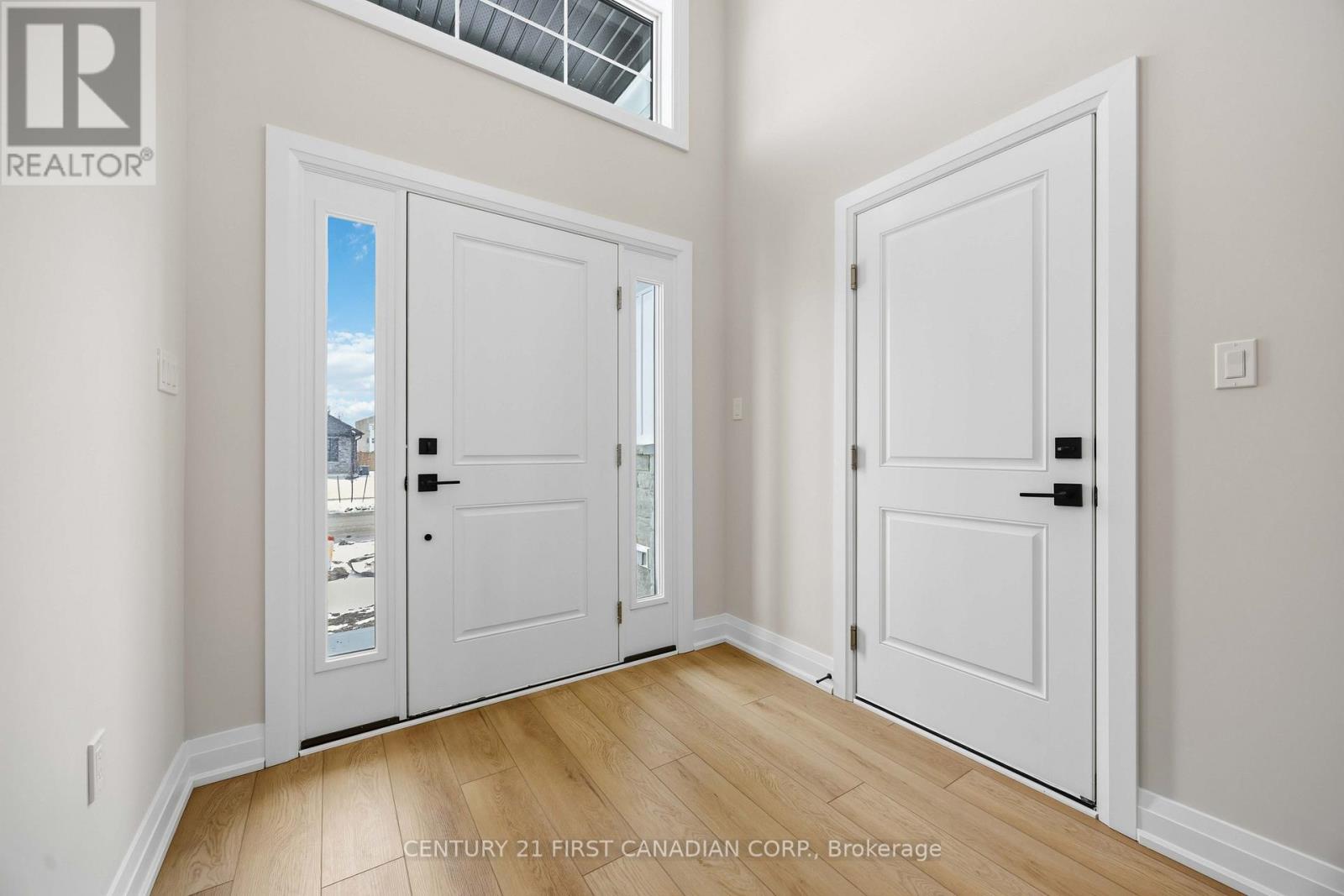 639 Ketter Way, Plympton-Wyoming, Ontario  N0N 1T0 - Photo 8 - X12606090