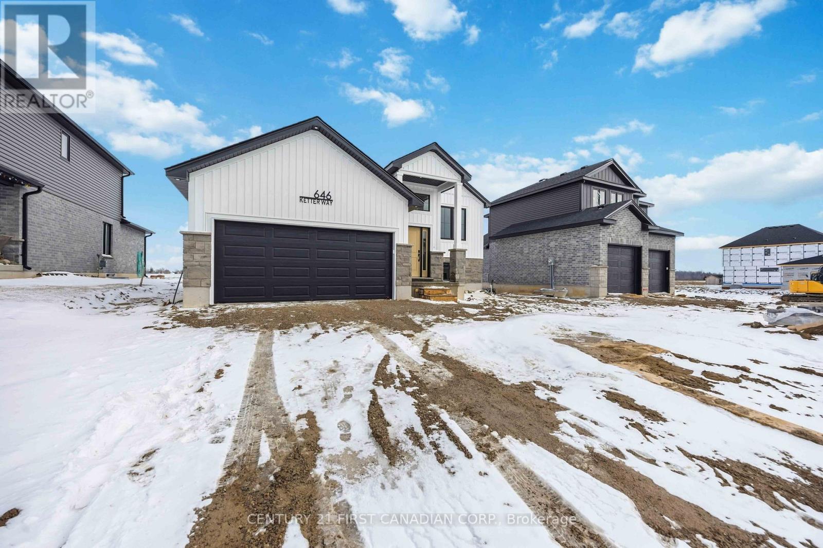 639 Ketter Way, Plympton-Wyoming, Ontario  N0N 1T0 - Photo 7 - X12606090