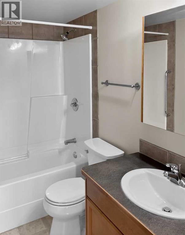 H202, 2004 13 Avenue N, Lethbridge, Alberta  T1H 5B1 - Photo 23 - A2288761