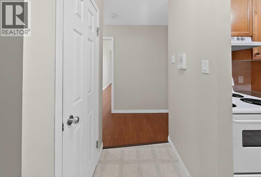 H202, 2004 13 Avenue N, Lethbridge, Alberta  T1H 5B1 - Photo 5 - A2288761