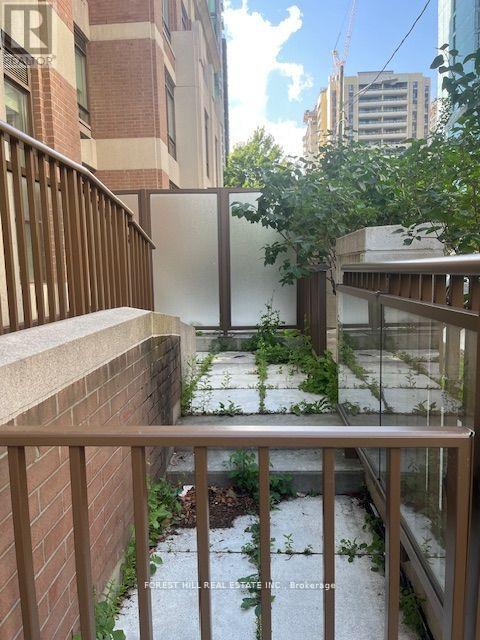 Th4 - 310 Tweedsmuir Avenue, Toronto, Ontario  M5P 2Y2 - Photo 6 - C12821956