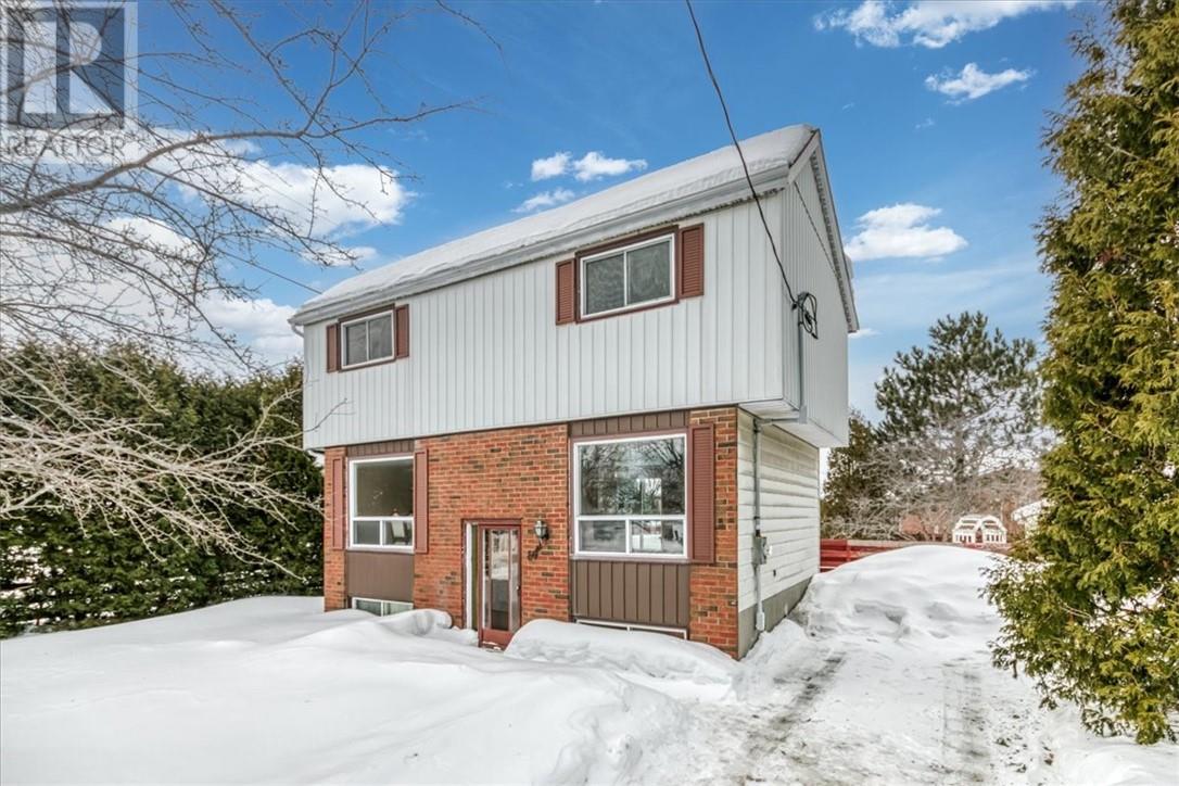 8 Maplewood Crescent, Garson, Ontario