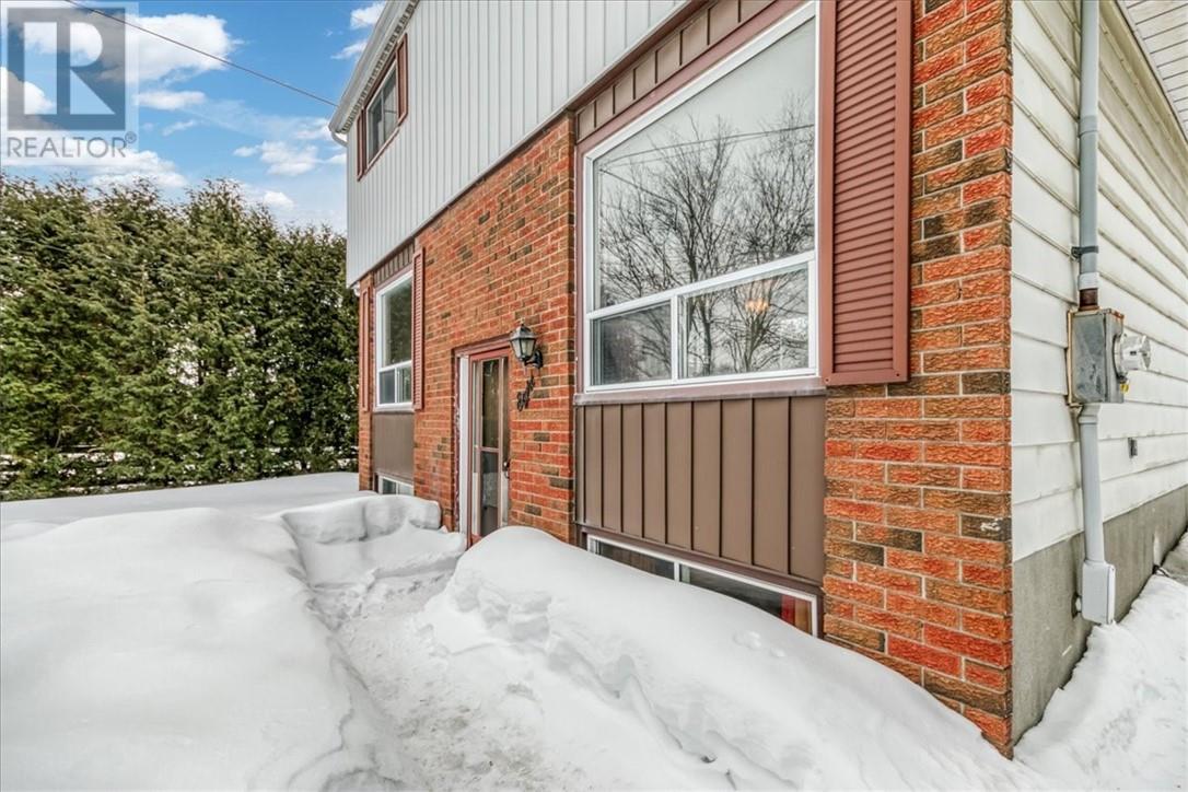 8 Maplewood Crescent, Garson, Ontario  P3L 1G8 - Photo 4 - 2126526